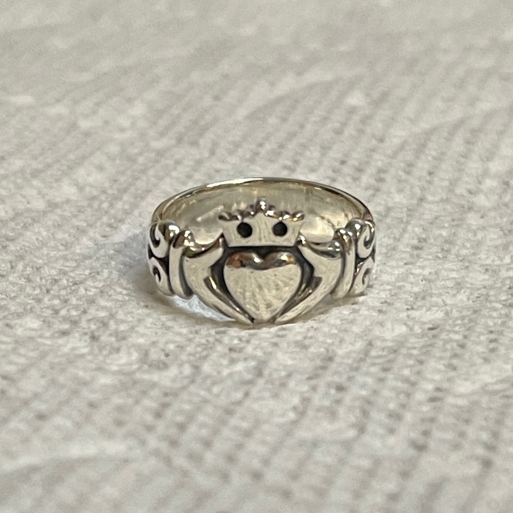James Avery Adorned Claddagh Ring - Retired - Size 5.5